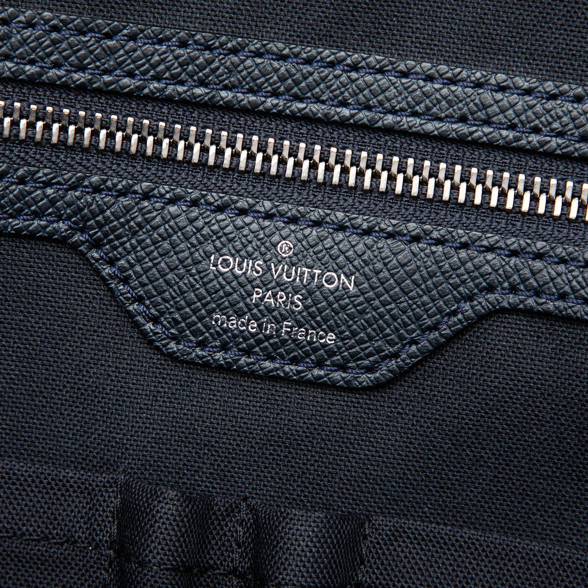 Louis Vuitton Taiga Vassili PM