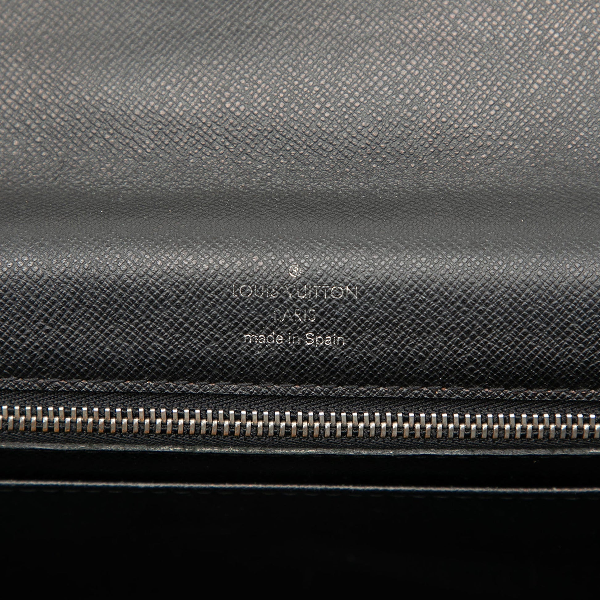 Louis Vuitton Taiga Selenga