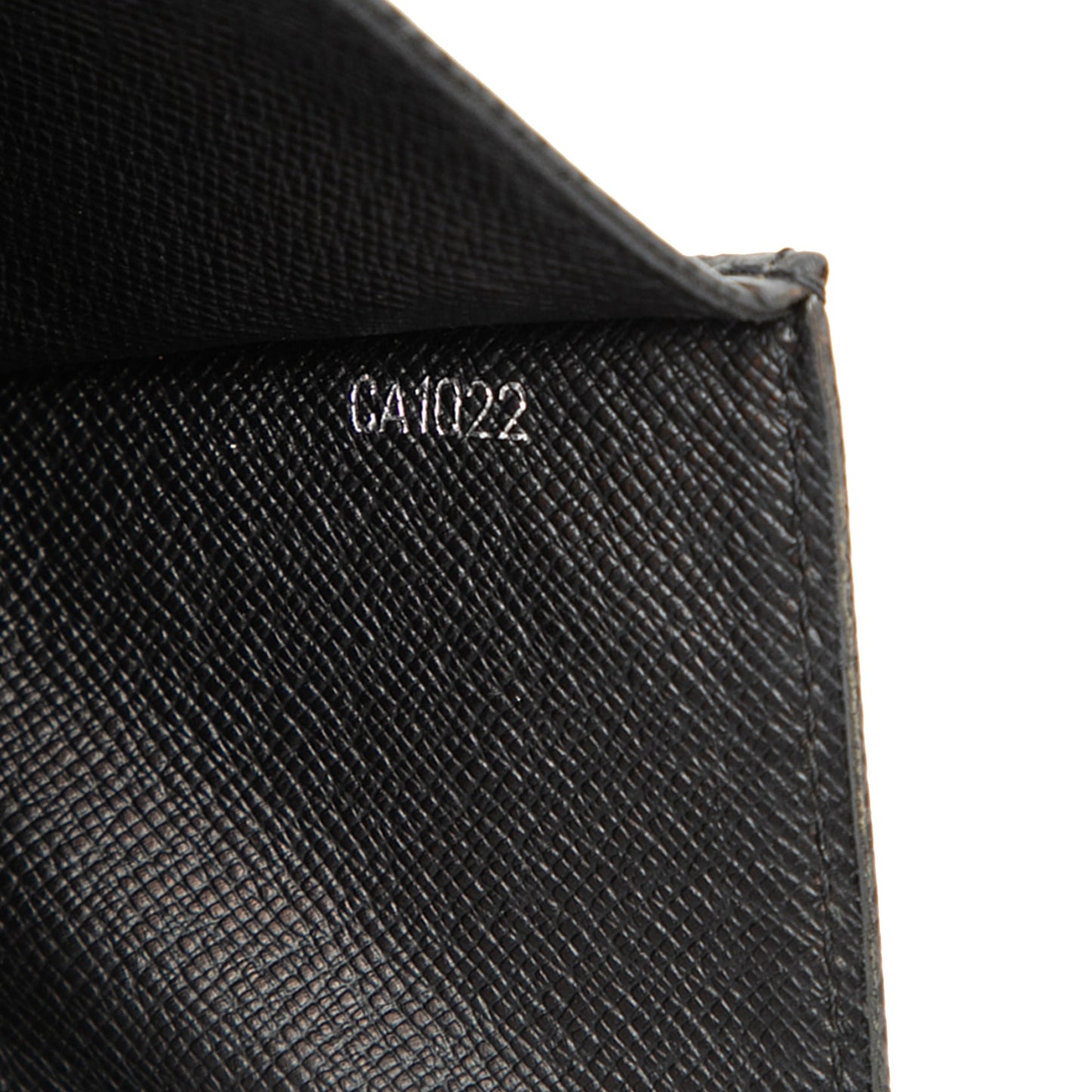 Louis Vuitton Taiga Selenga