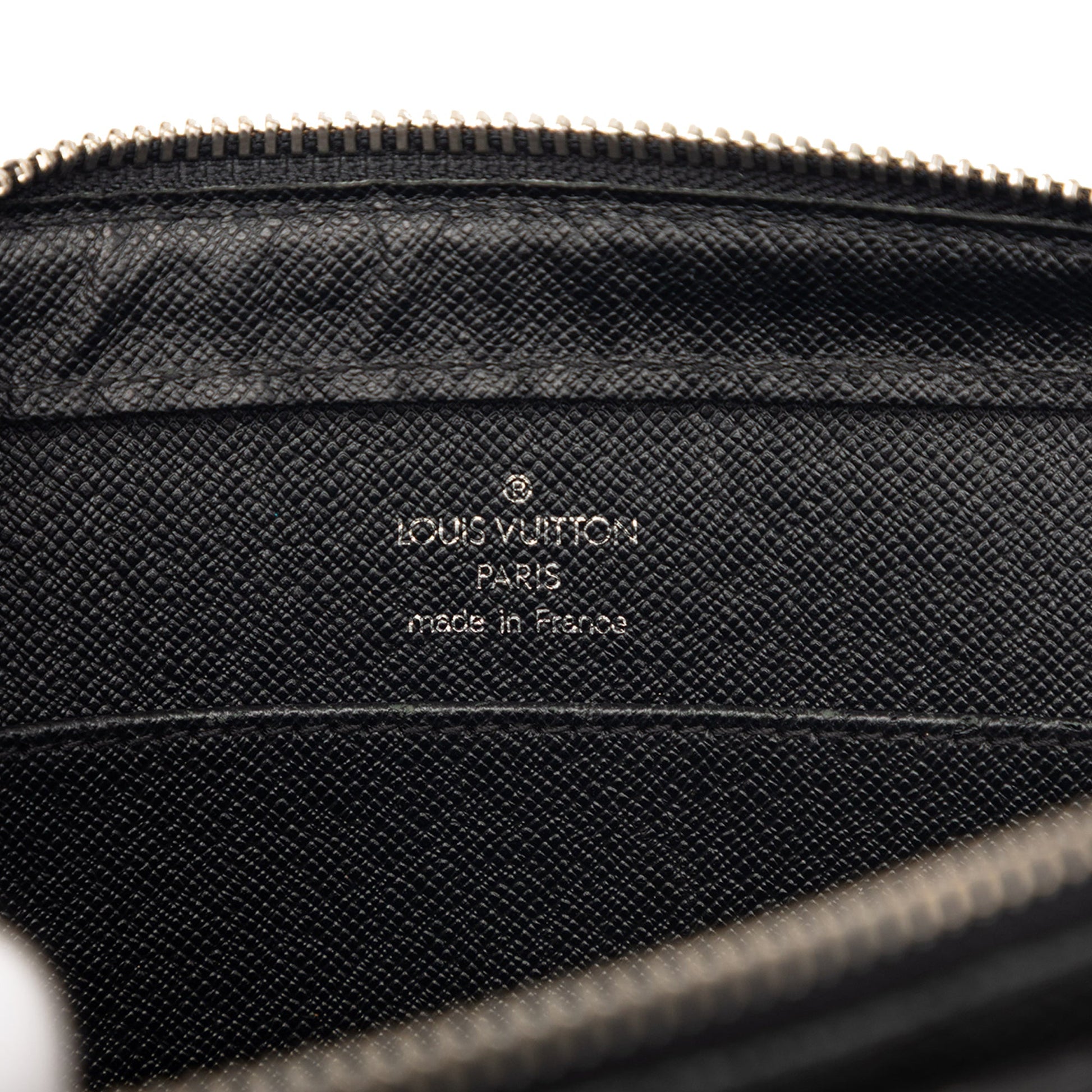 Louis Vuitton Taiga Pochette Baikal