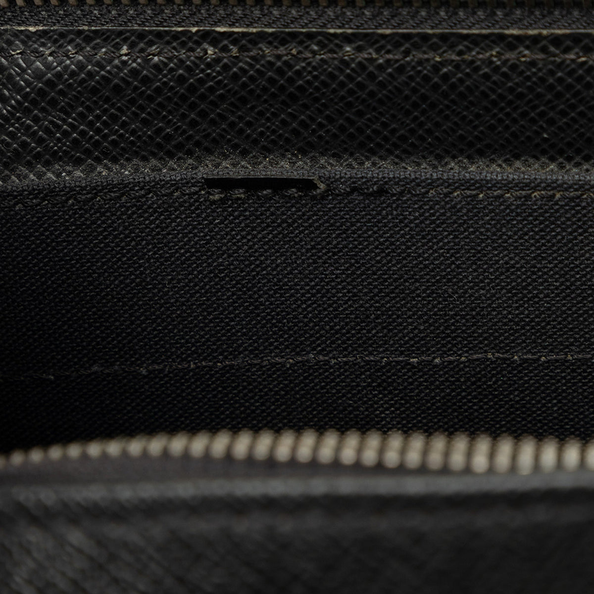 Louis Vuitton Taiga Lozan