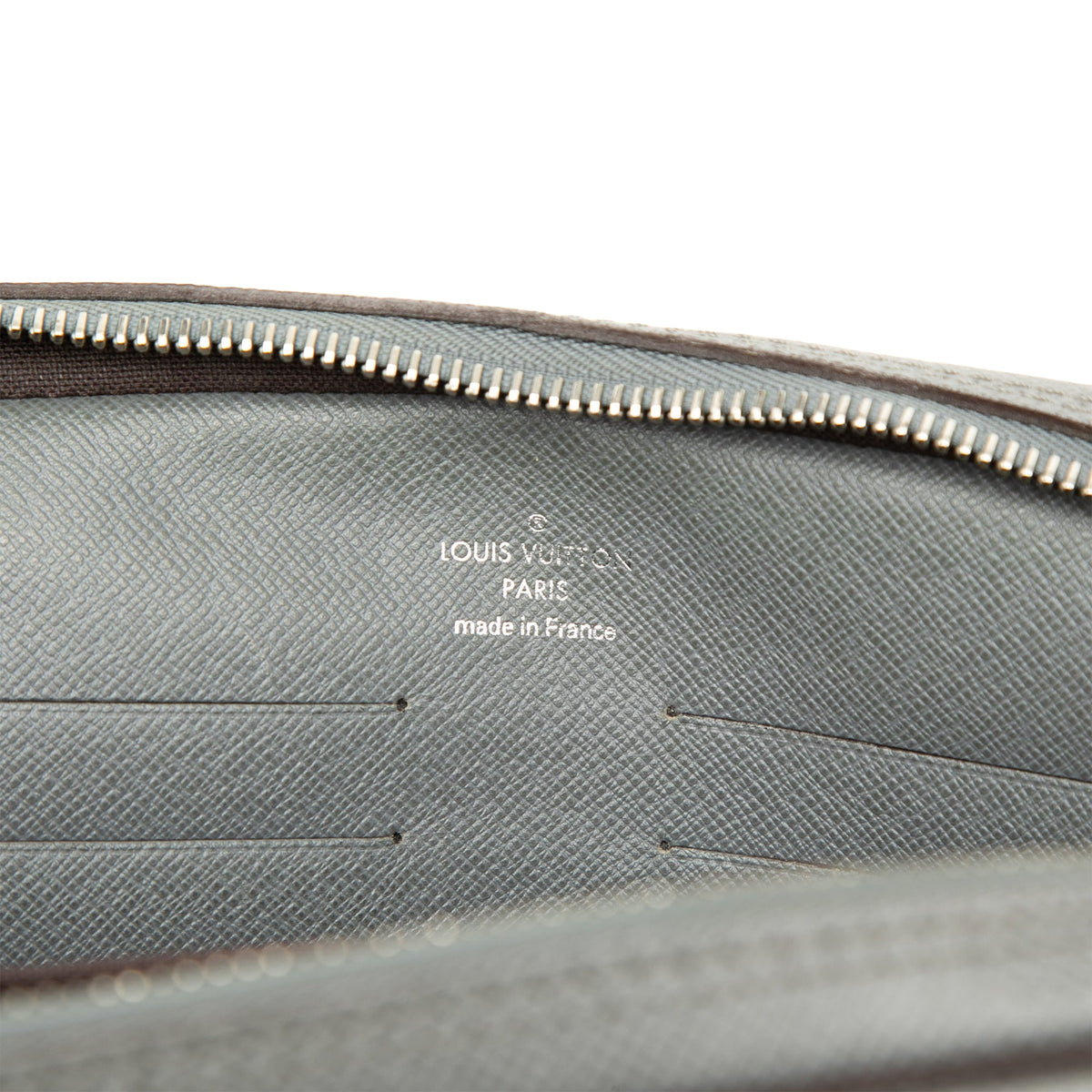 Louis Vuitton Taiga Kasai