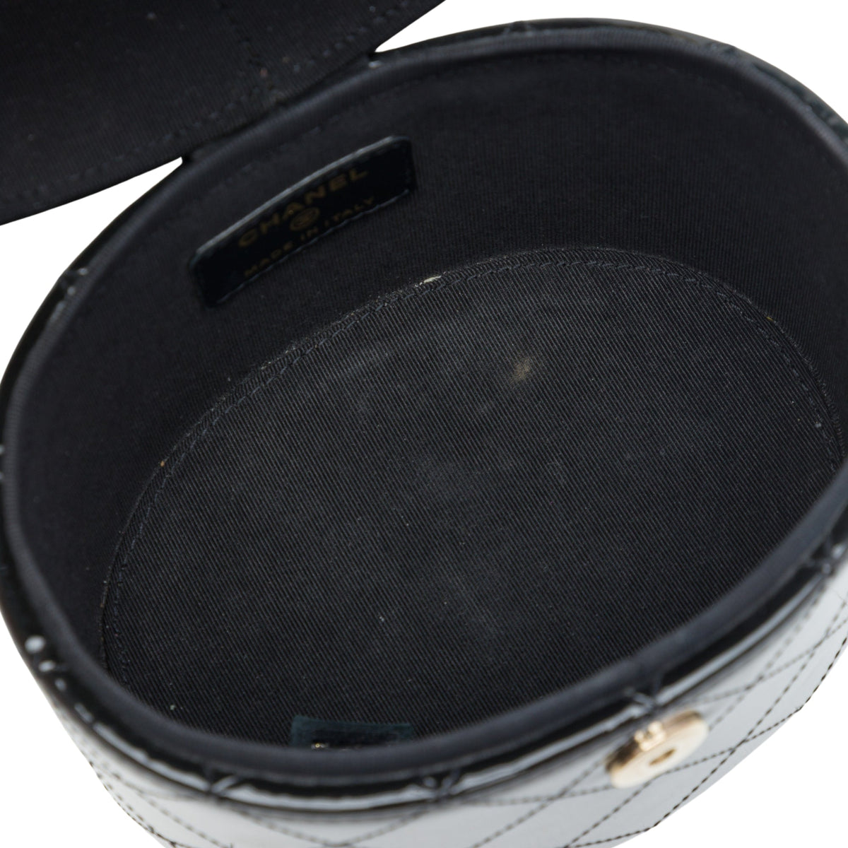 Chanel CC Quilted Patent Round Vanity Clutch With Chain — Black