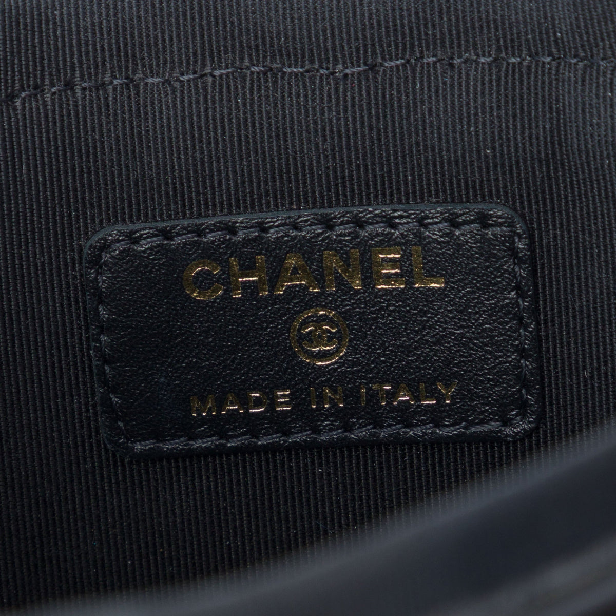 Chanel CC Quilted Patent Round Vanity Clutch With Chain — Black