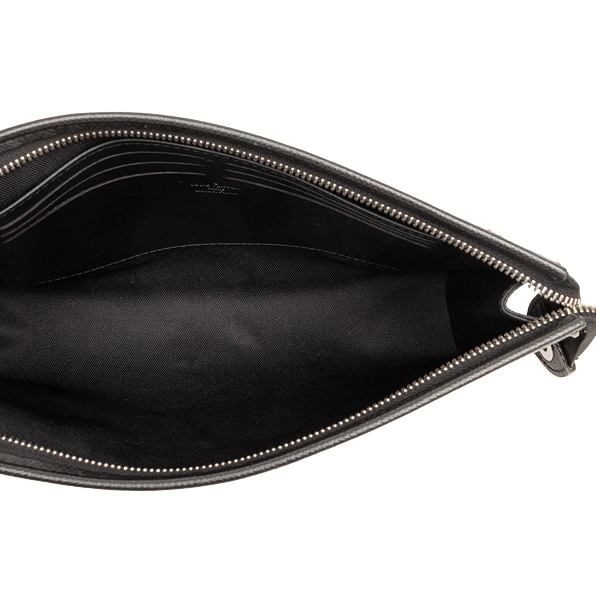 Louis Vuitton Taiga Pochette Voyage MM