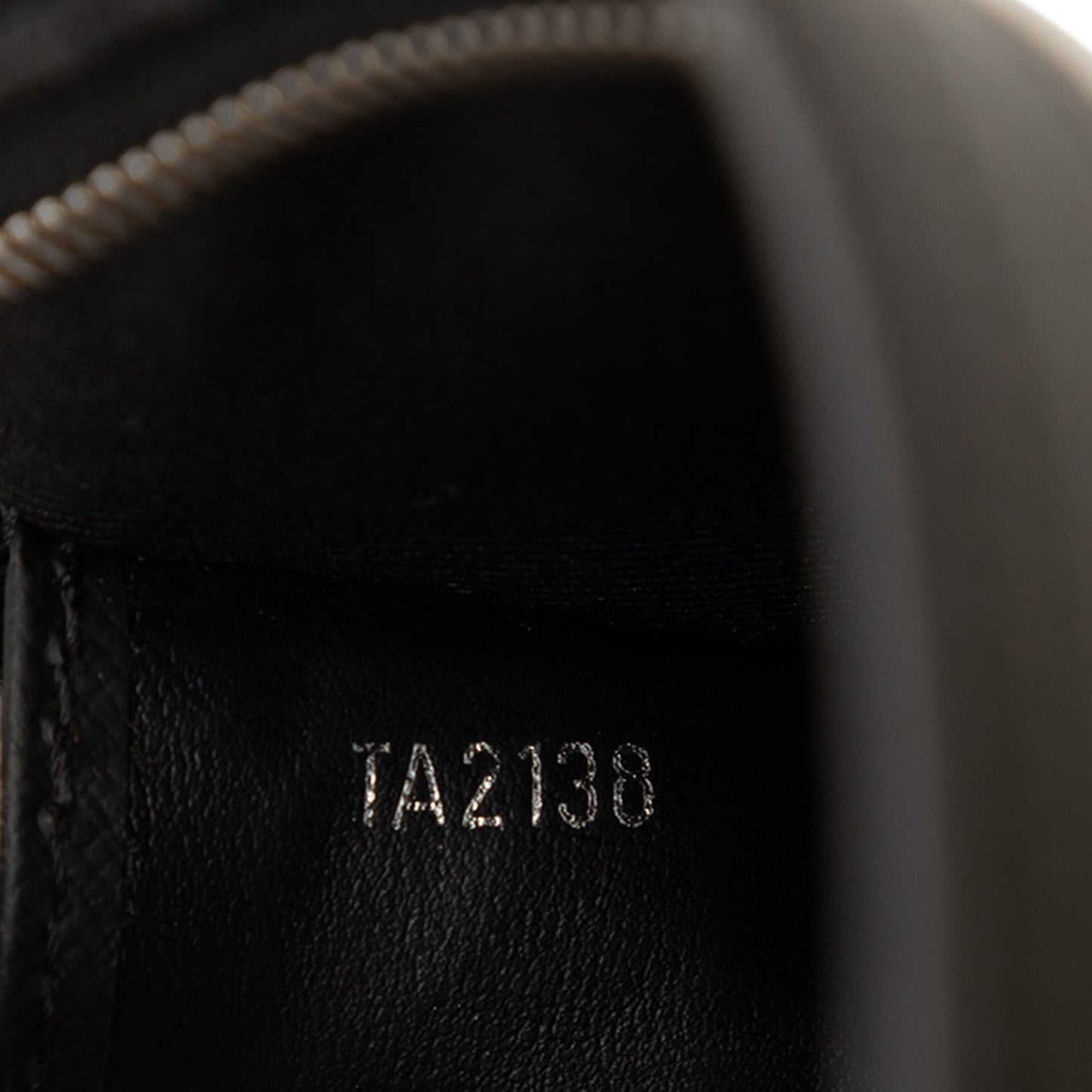 Louis Vuitton Taiga Pochette Voyage MM