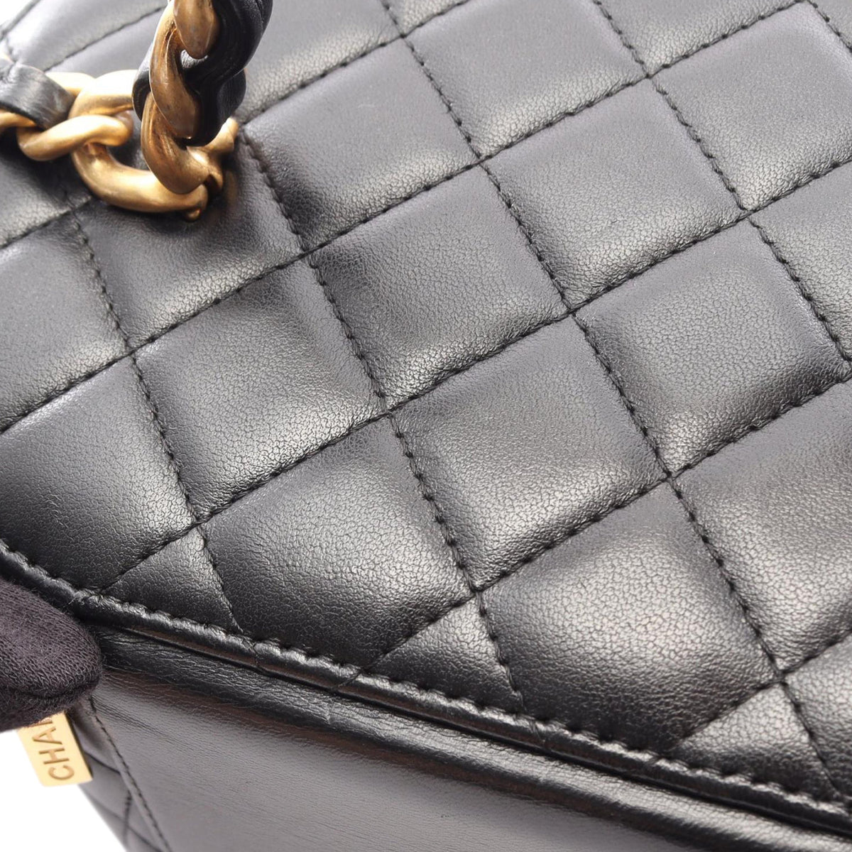 Chanel Quilted Lambskin Top Handle Vanity Case With Chain