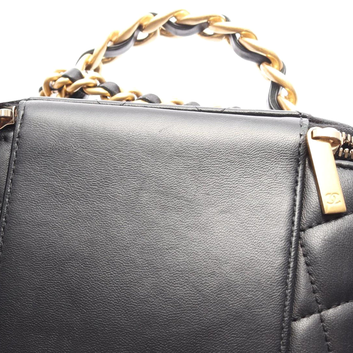 Chanel Quilted Lambskin Top Handle Vanity Case With Chain