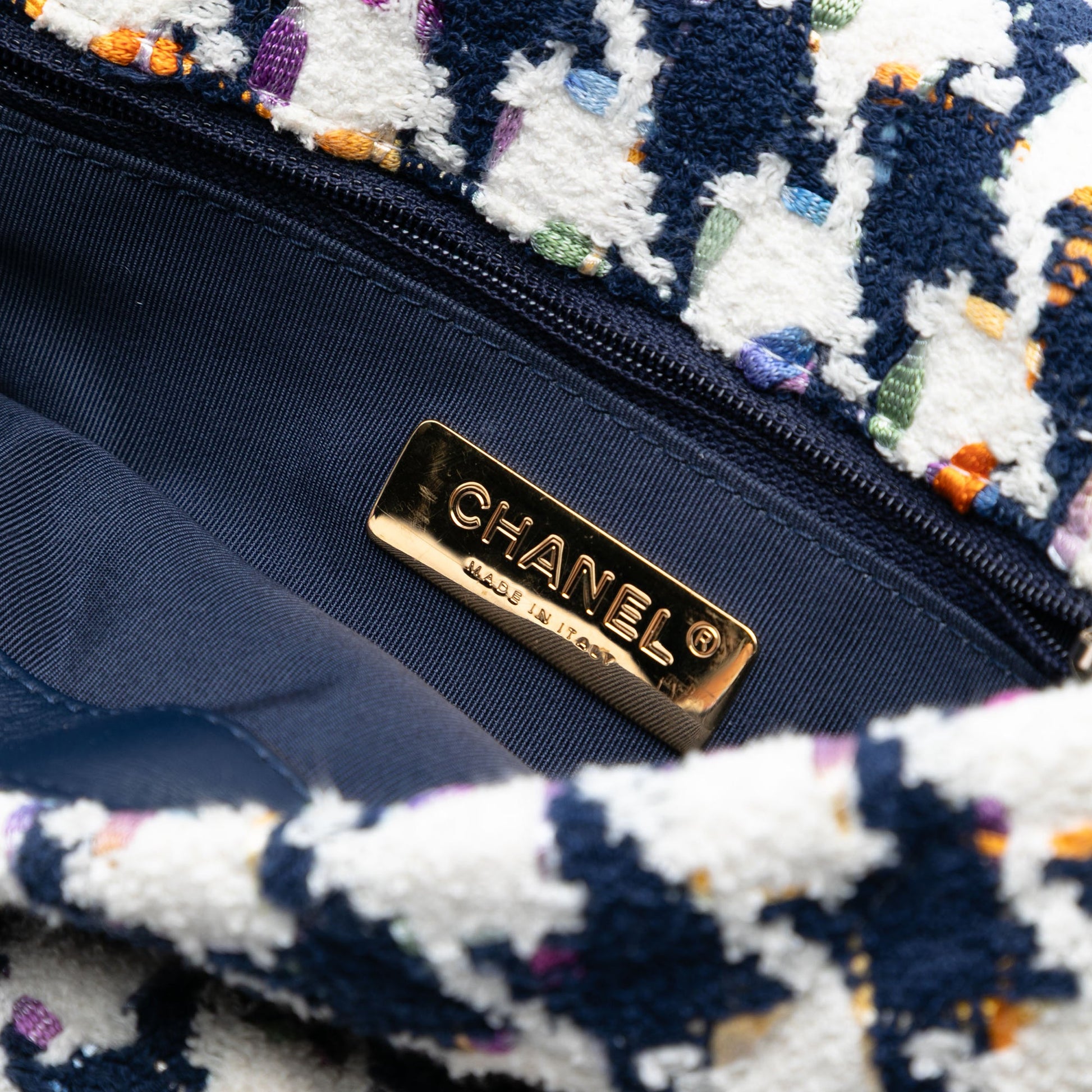 Chanel Medium Houndstooth Tweed 19 Flap