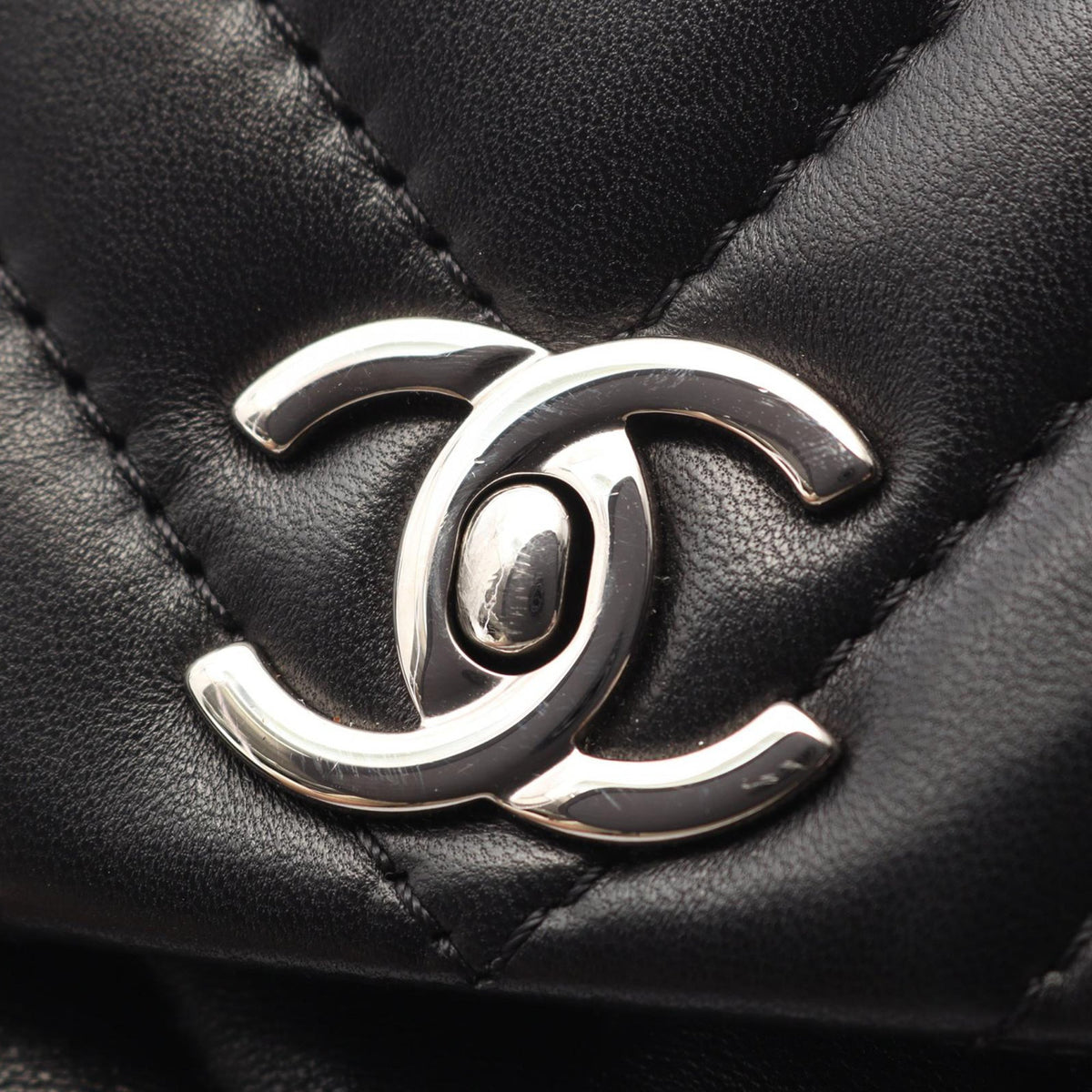 Chanel Medium Chevron Lambskin Surpique Flap — Black
