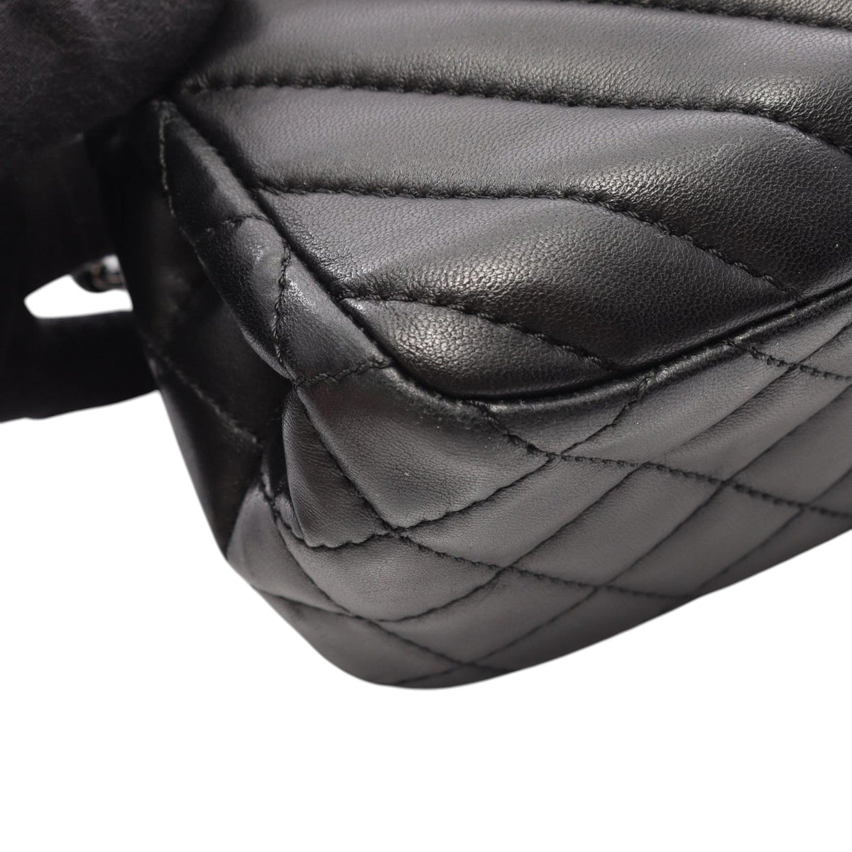 Chanel Medium Chevron Lambskin Surpique Flap — Black