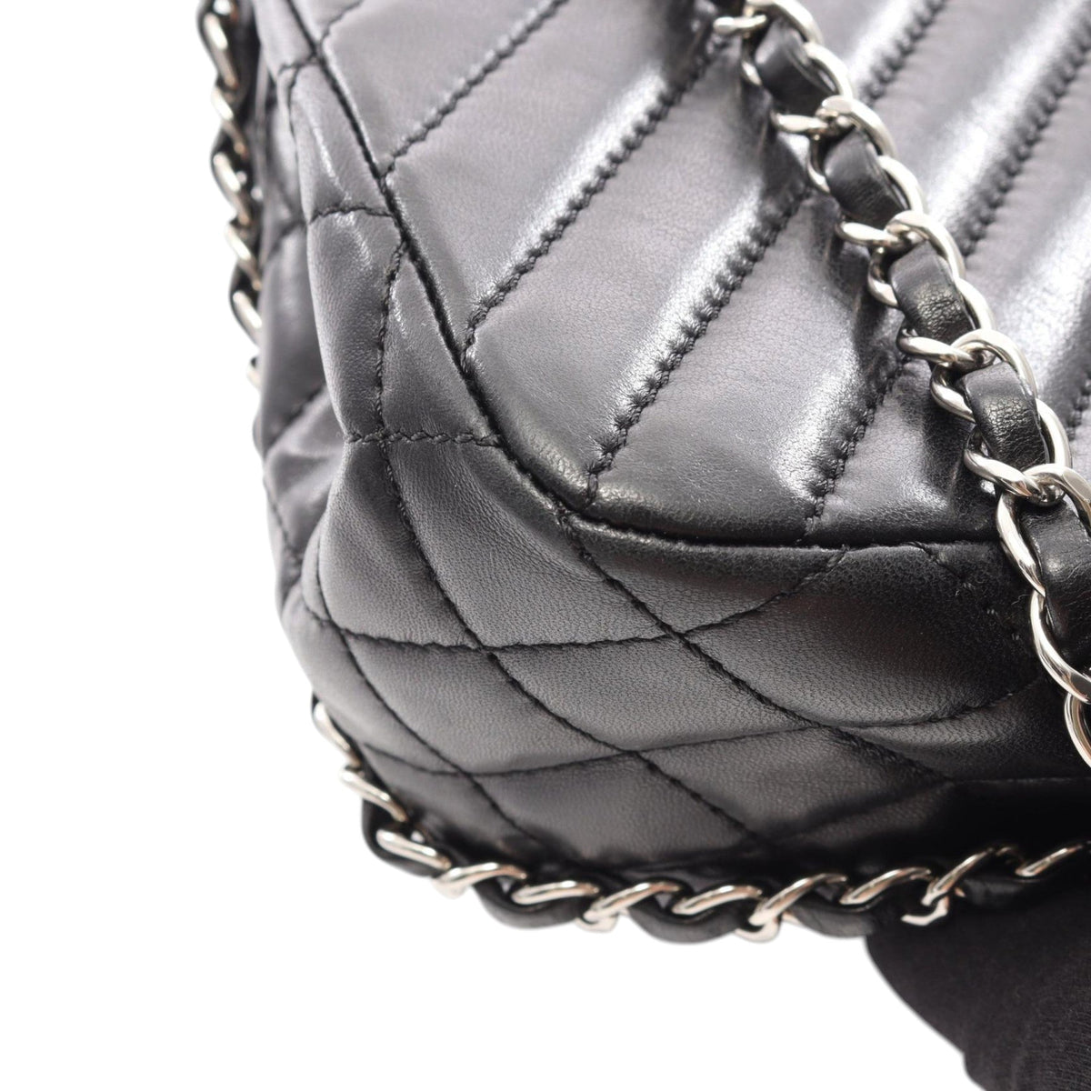 Chanel Medium Chevron Lambskin Surpique Flap — Black