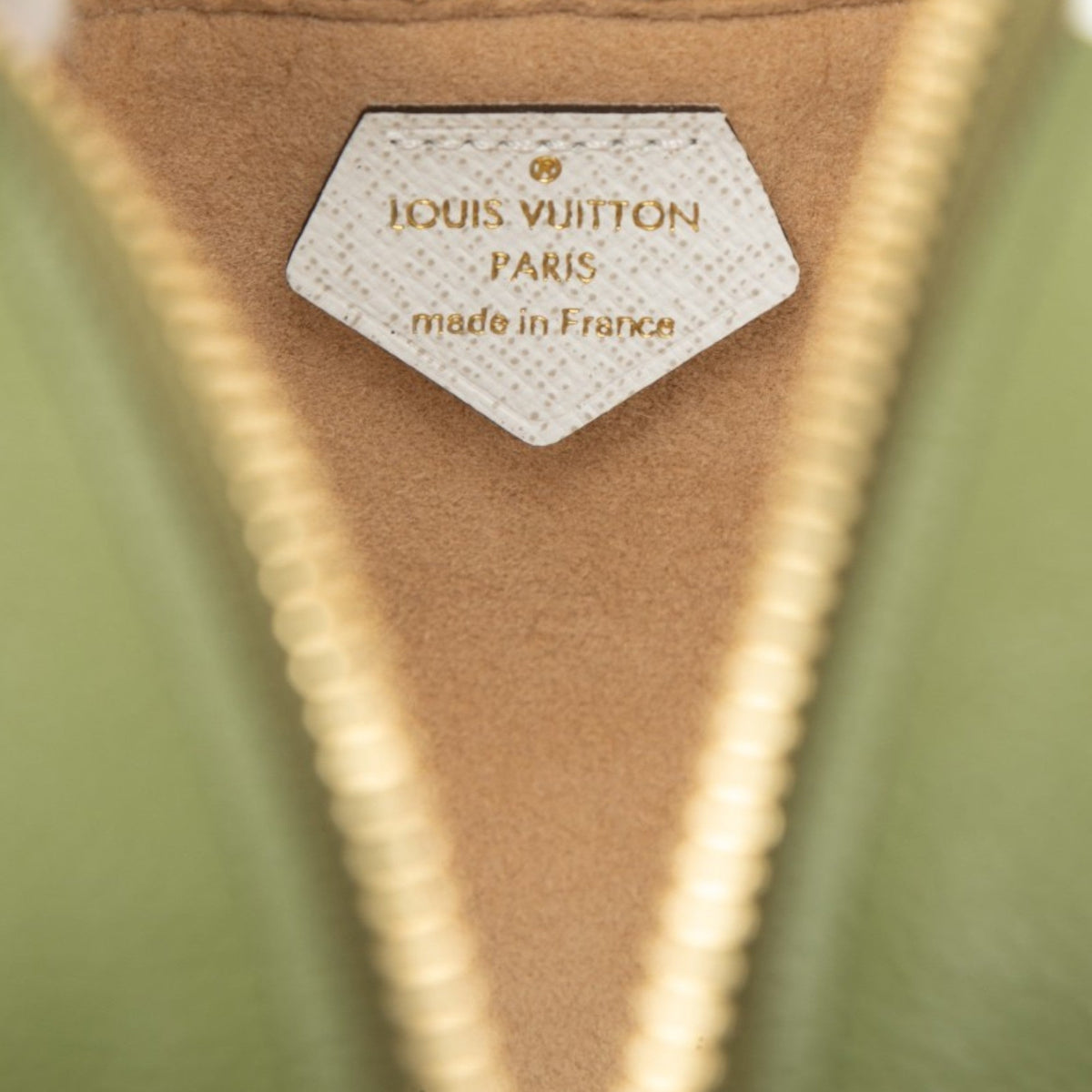Louis Vuitton Monogram Giant Jungle Beach Pouch