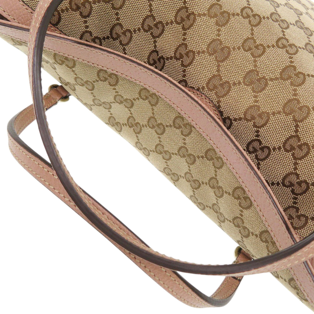 Gucci GG Canvas Medium Bree