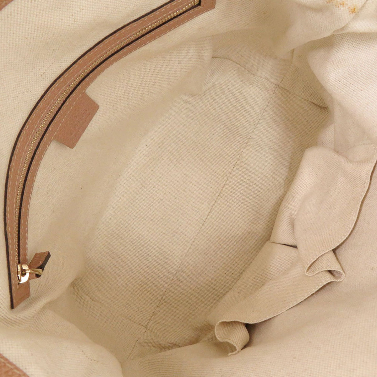Gucci GG Canvas Medium Bree