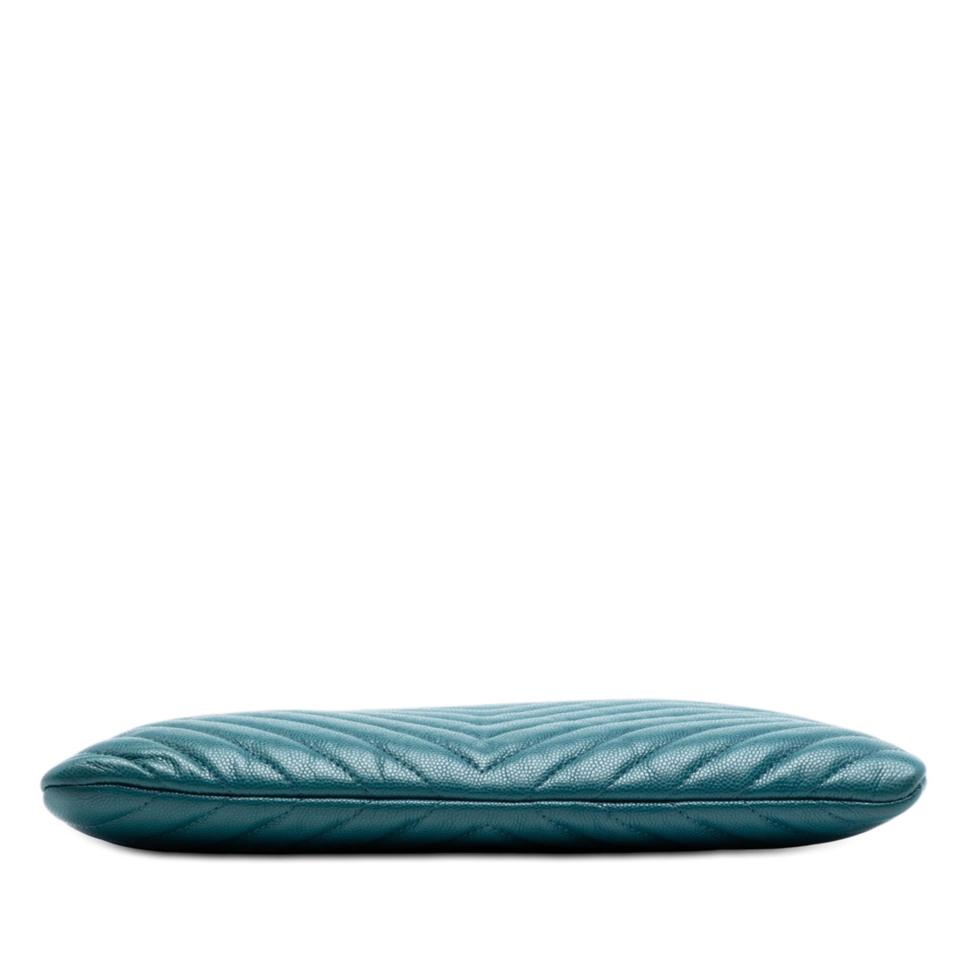Medium CC Chevron Caviar O Case Clutch