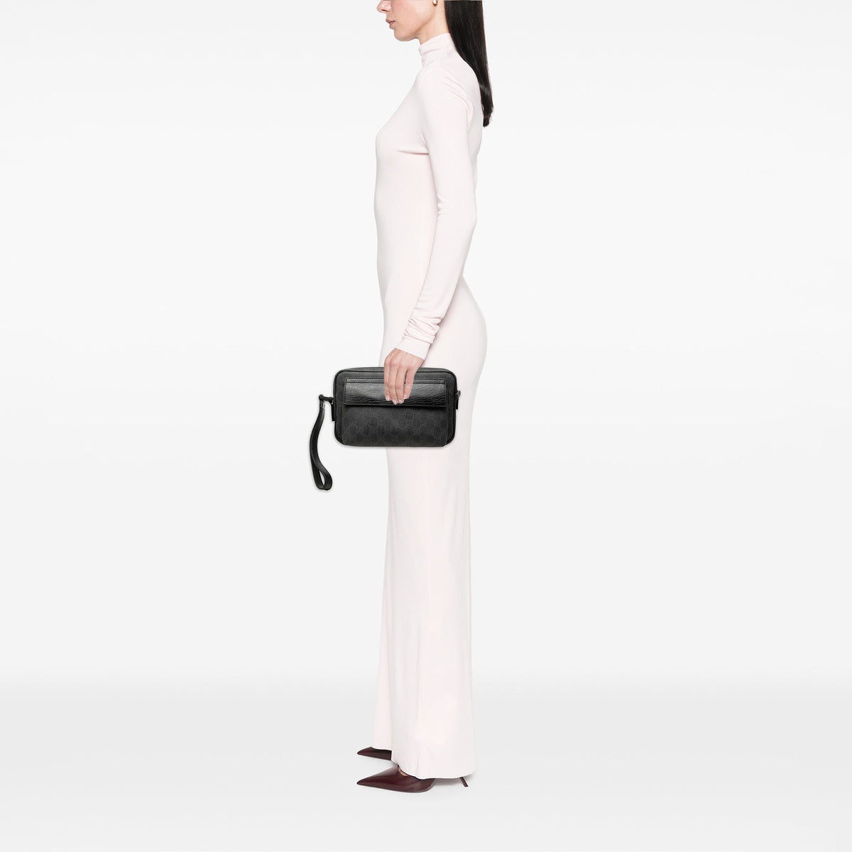 Gucci GG Supreme Clutch — Black
