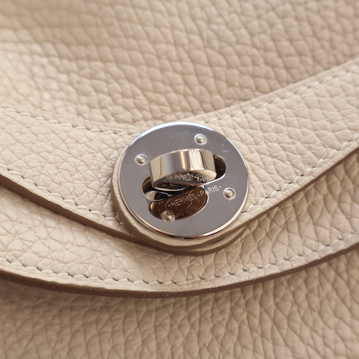 Hermès Clemence Lindy 26 — Beige