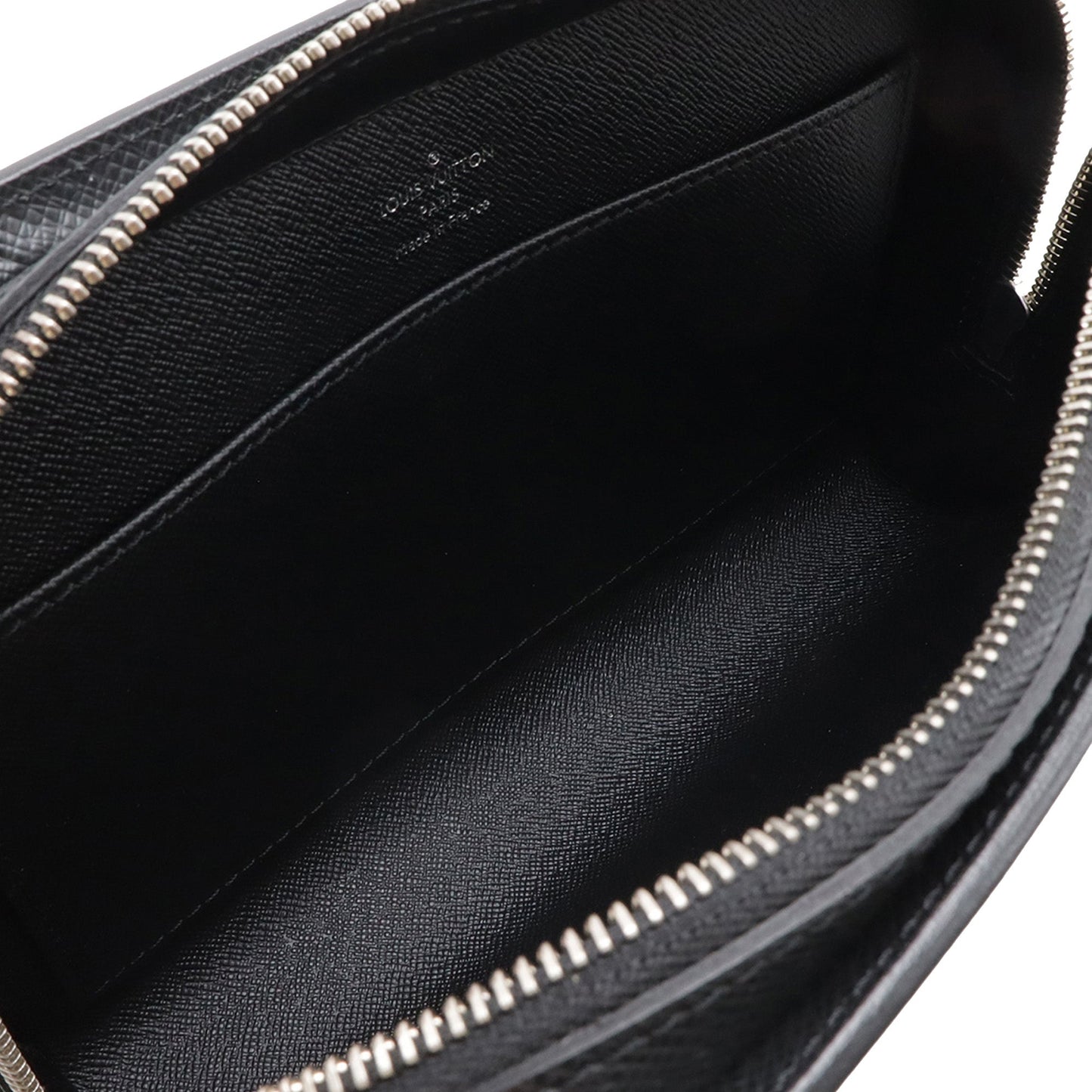 Louis Vuitton Taiga Pochette Baikal