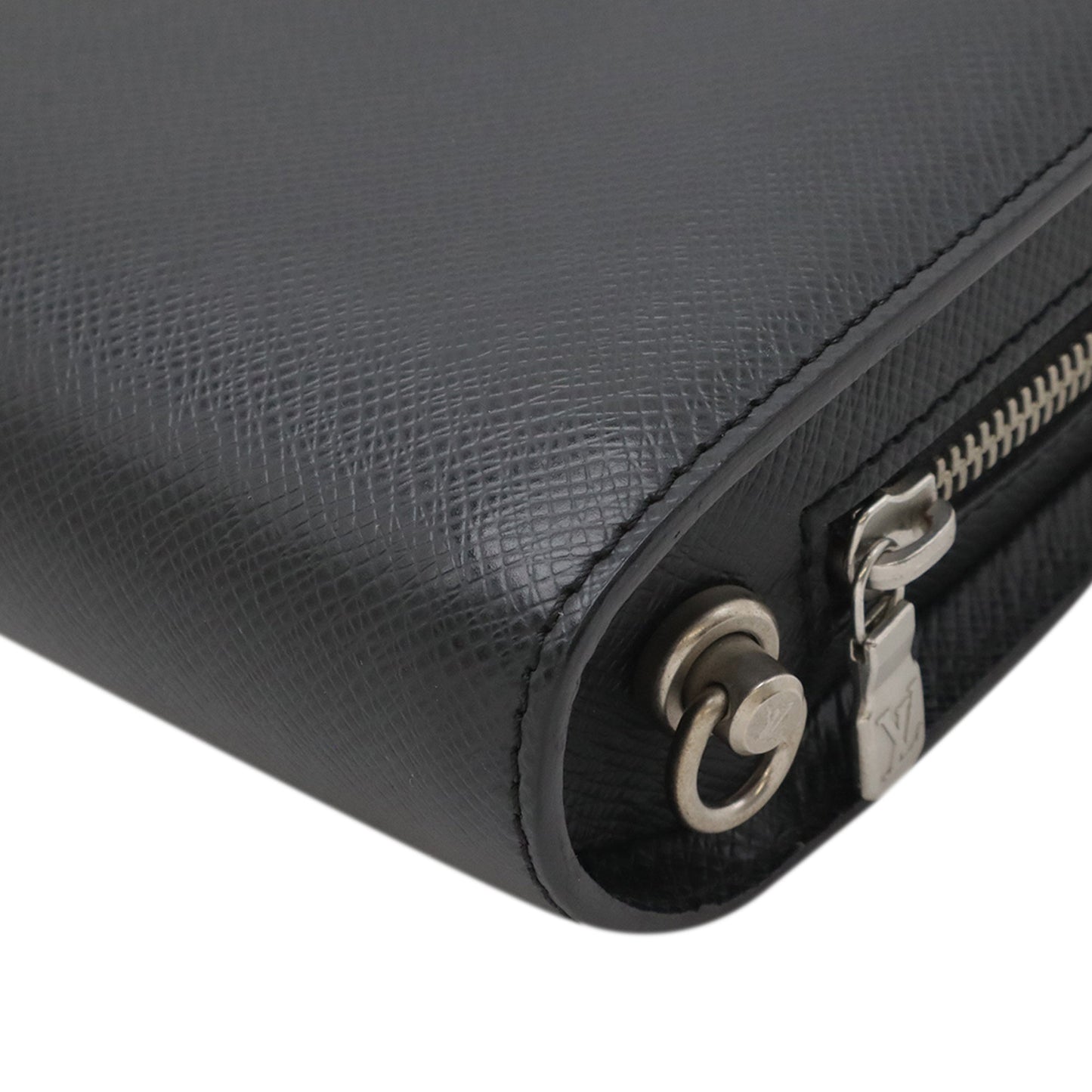 Louis Vuitton Taiga Pochette Baikal