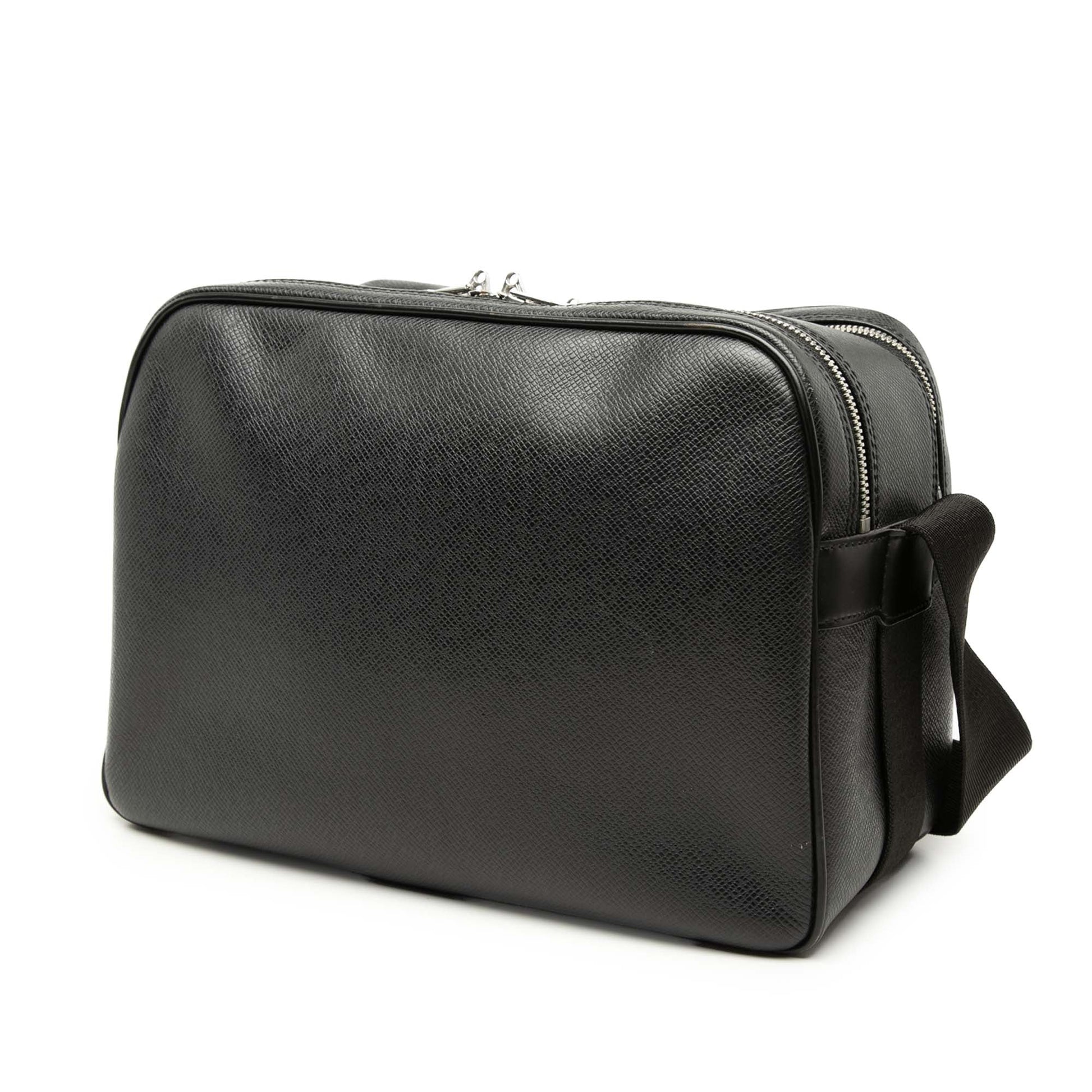 Louis Vuitton Taiga Reporter PM
