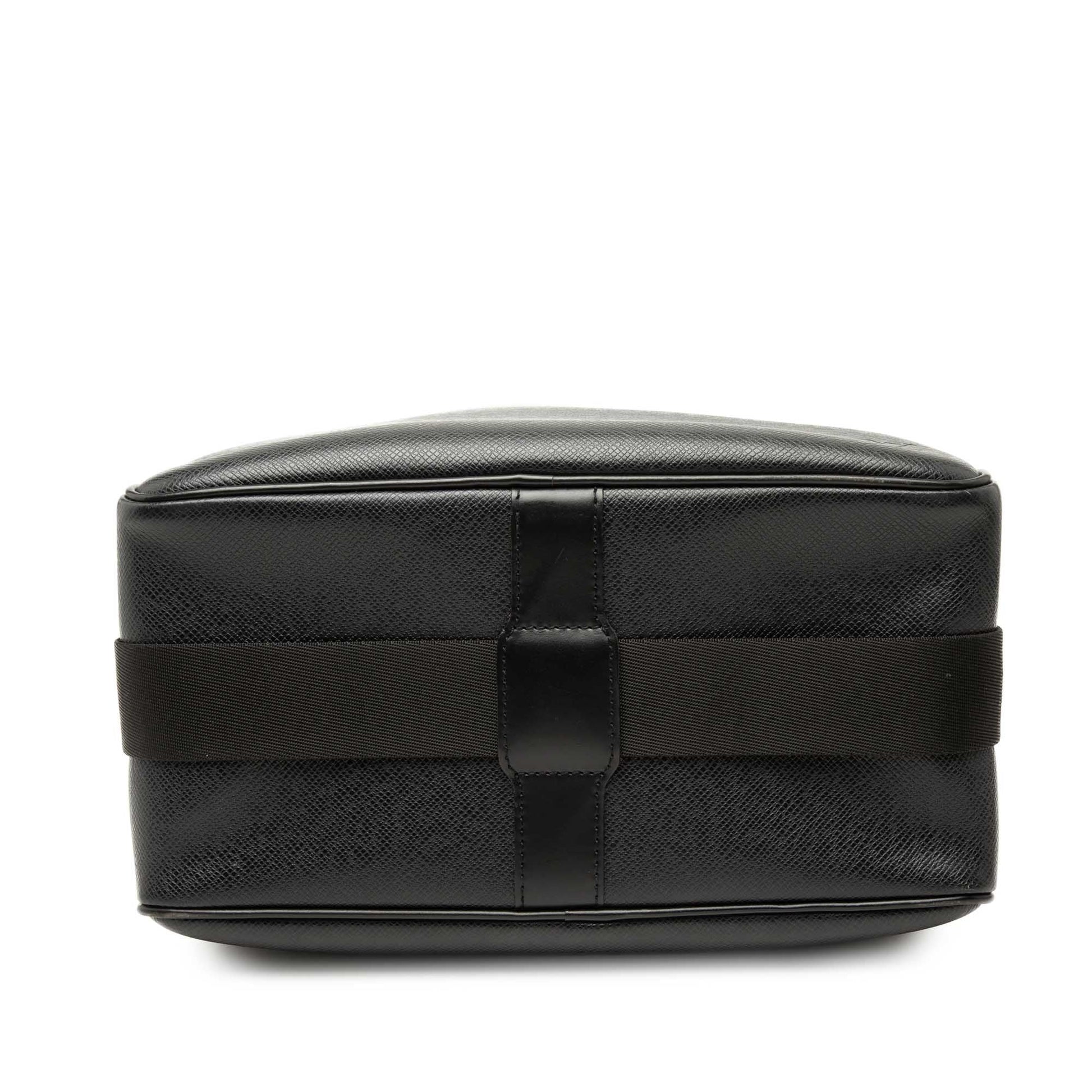 Louis Vuitton Taiga Reporter PM