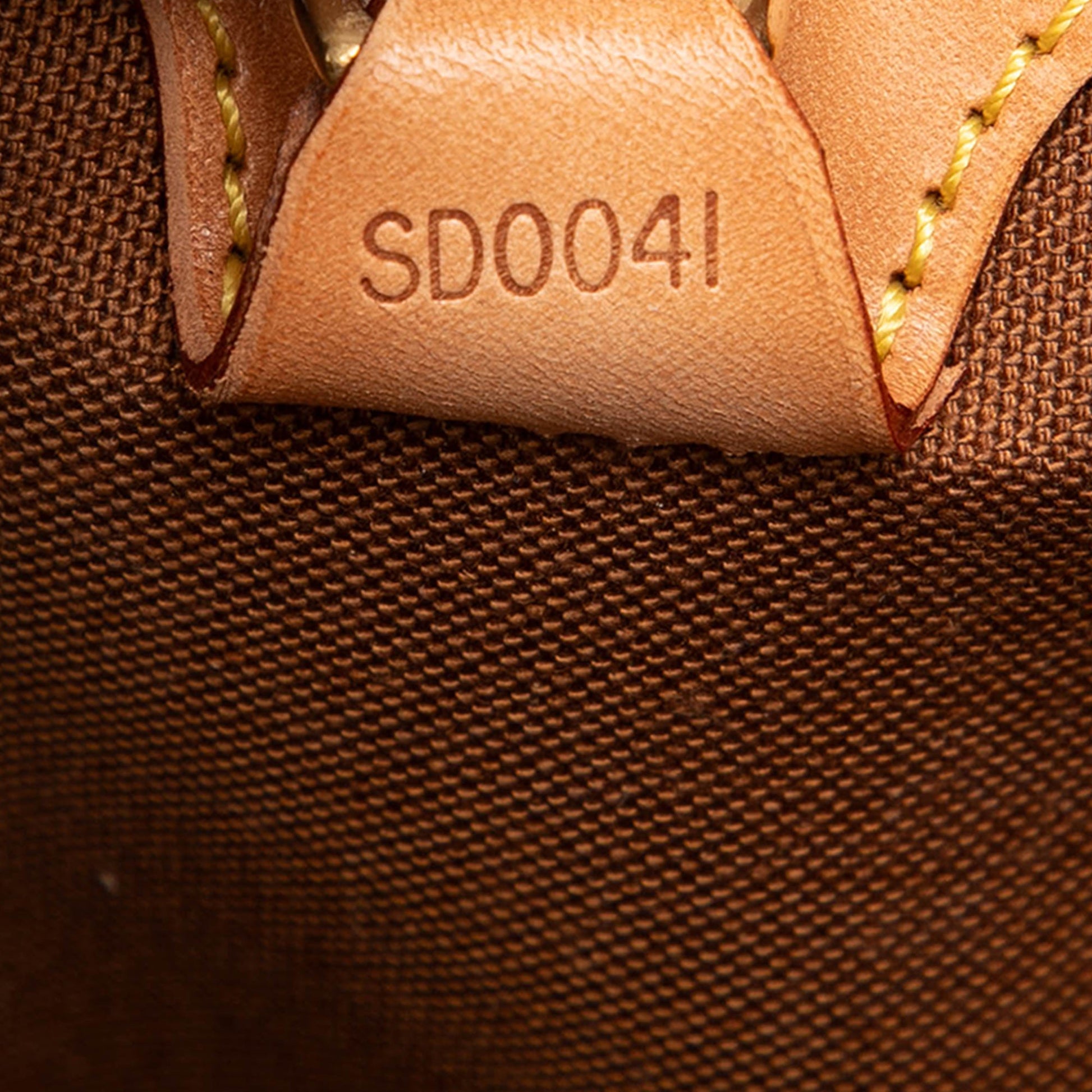 Louis Vuitton Monogram Ellipse MM