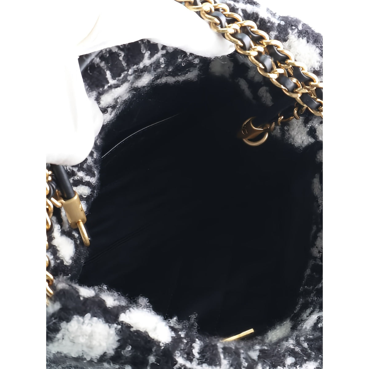 Chanel Mini Cashmere Camellia 22 Handbag — Black