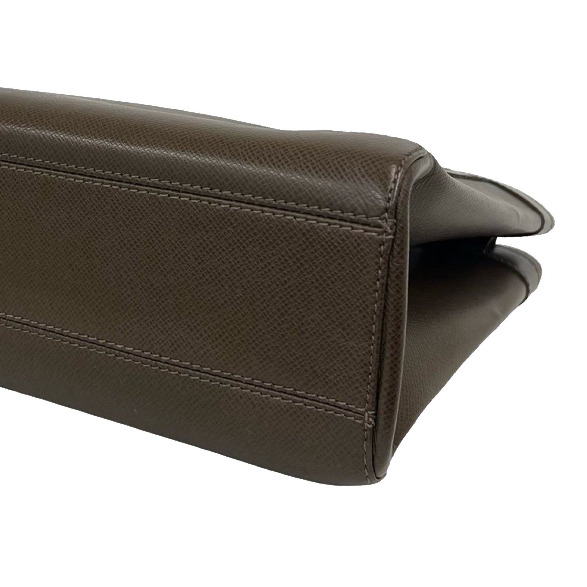 Louis Vuitton Taiga Kasbek PM