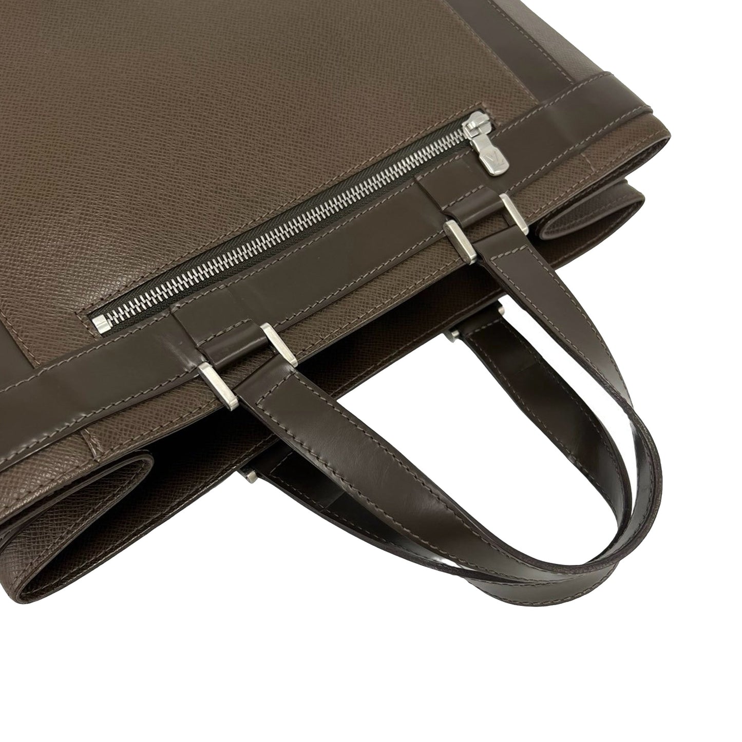 Louis Vuitton Taiga Kasbek PM