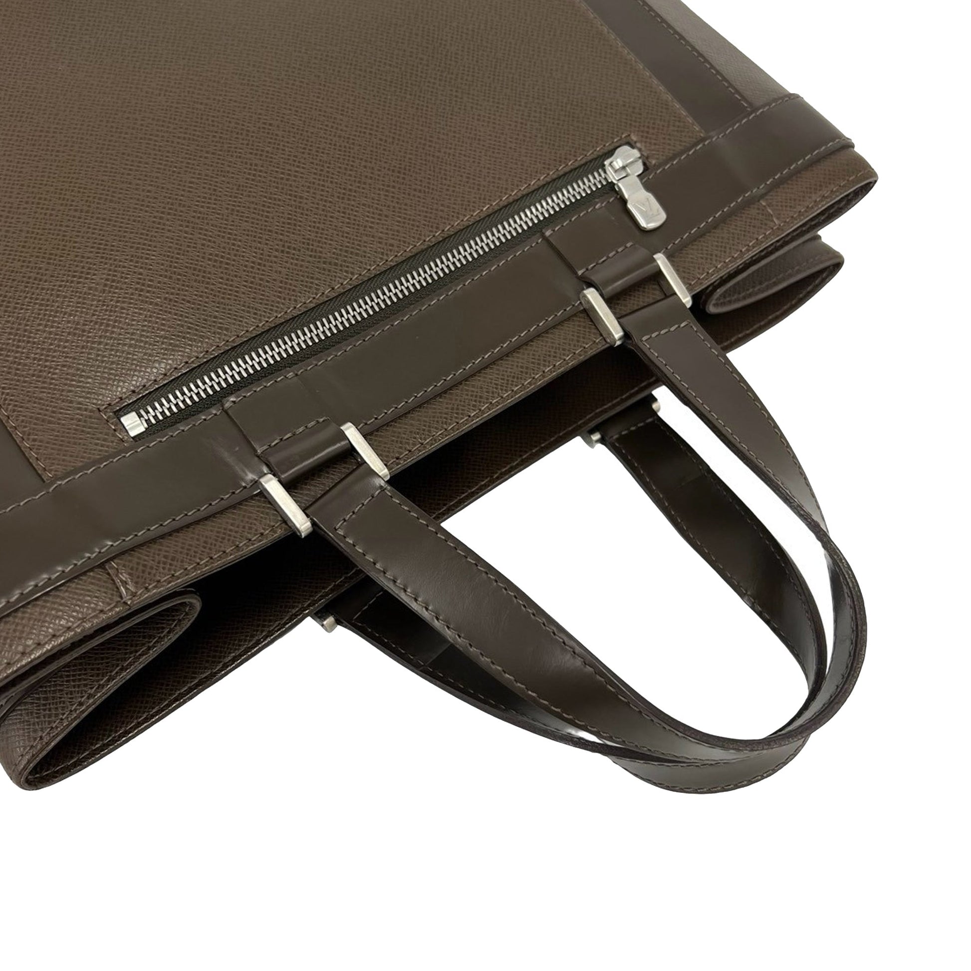 Louis Vuitton Taiga Kasbek PM