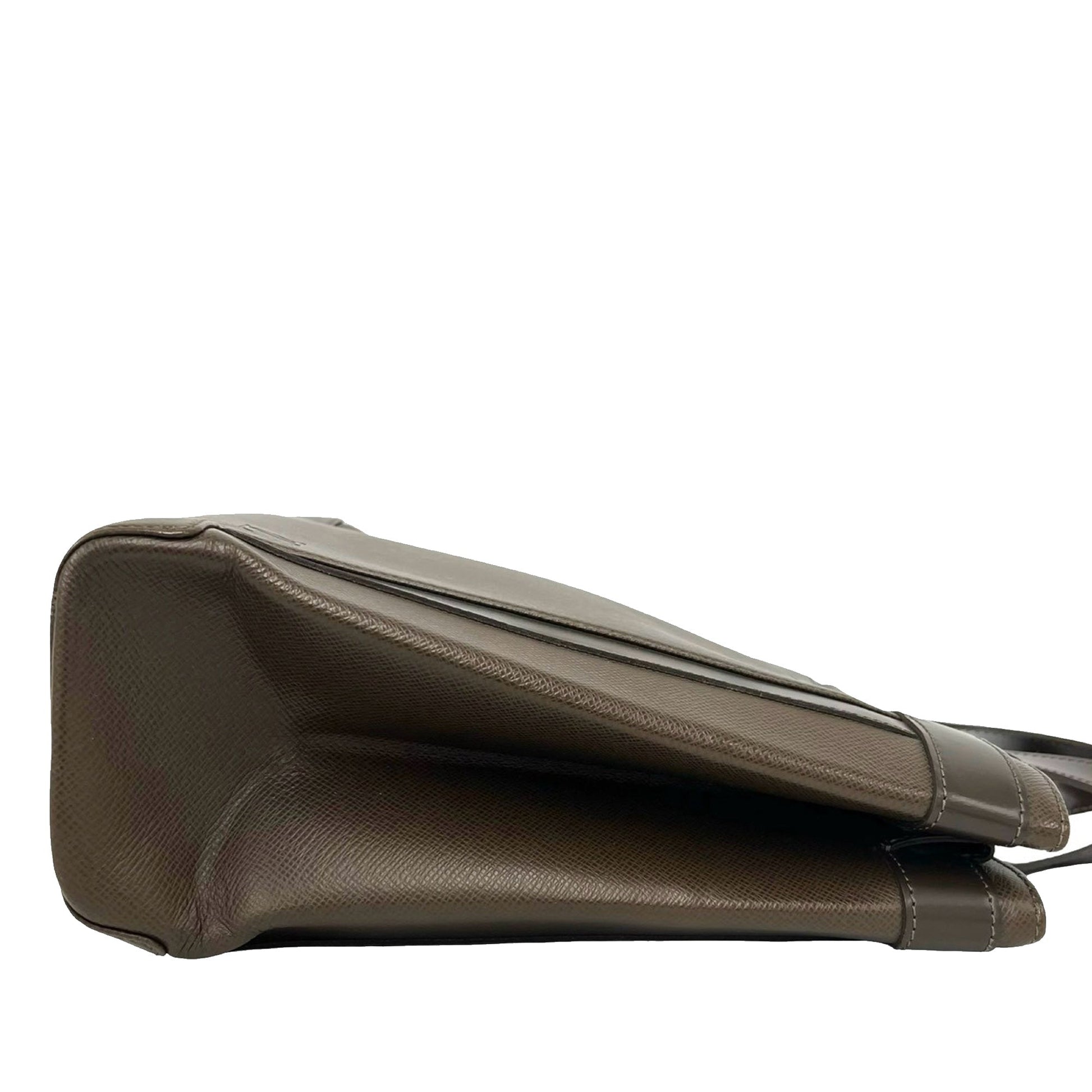 Louis Vuitton Taiga Kasbek PM