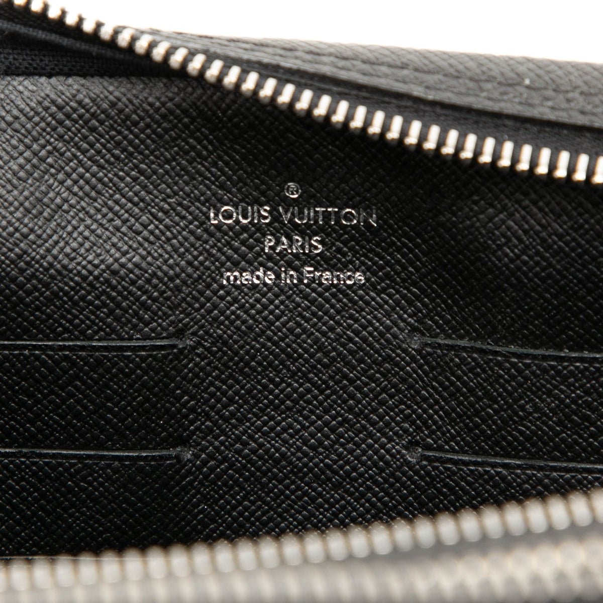 Louis Vuitton Taiga Kasai