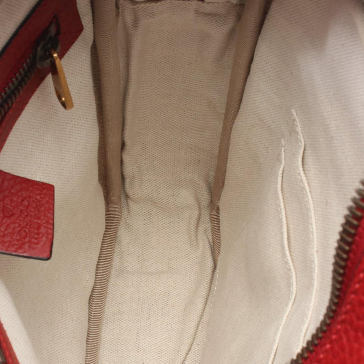 Gucci Grained Calfskin Logo Crossbody — Red