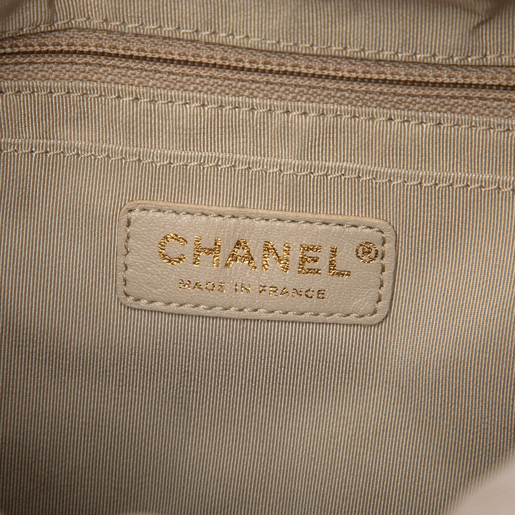 Chanel Medium Quilted Houndstooth Tweed and Calfskin Tabatiere Kisslock Fold Over Crossbody
