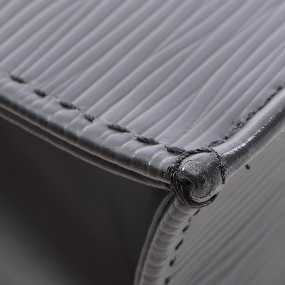 Louis Vuitton Epi Petit Sac Plat