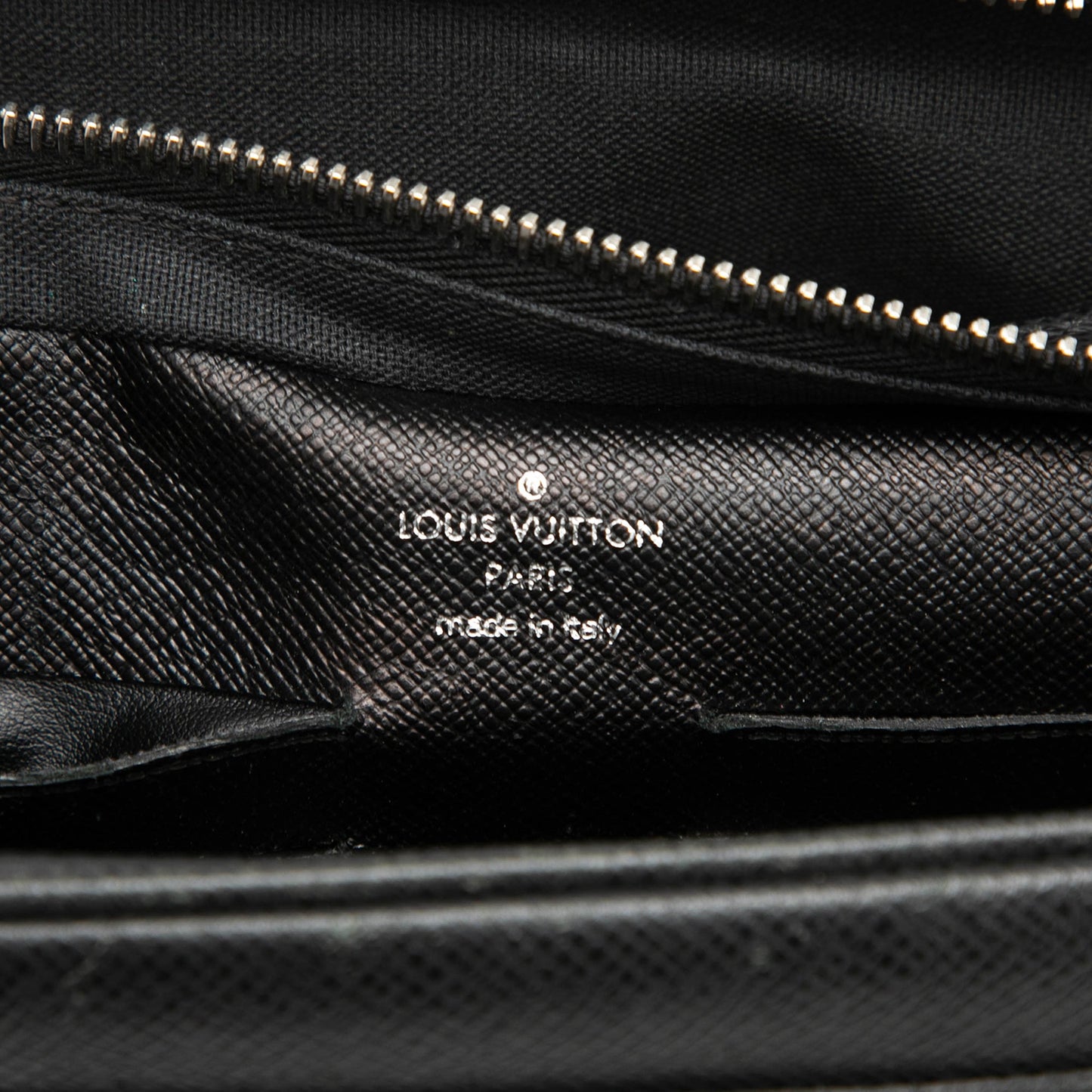 Louis Vuitton Taiga Neo Pavel