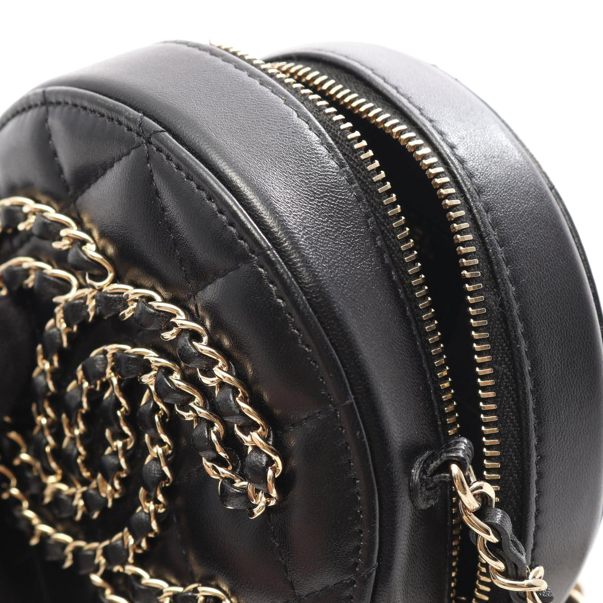 Chanel CC Quilted Lambskin Round Clutch With Chain — Black