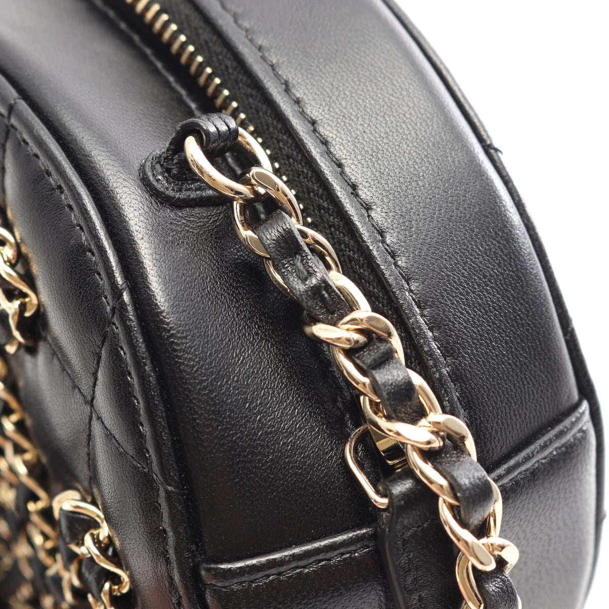 Chanel CC Quilted Lambskin Round Clutch With Chain — Black