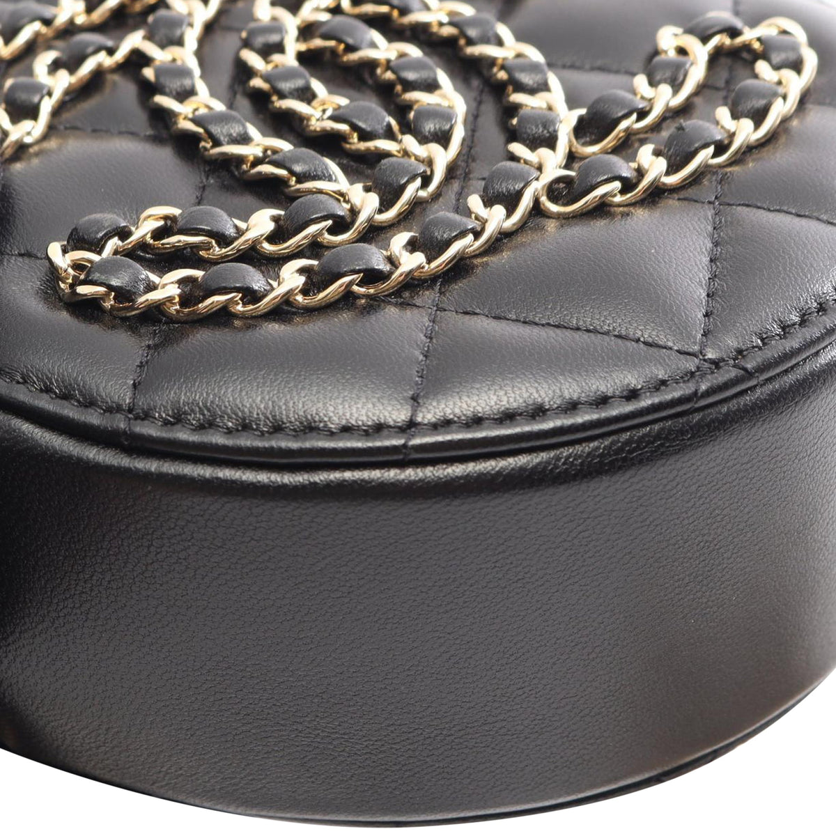 Chanel CC Quilted Lambskin Round Clutch With Chain — Black