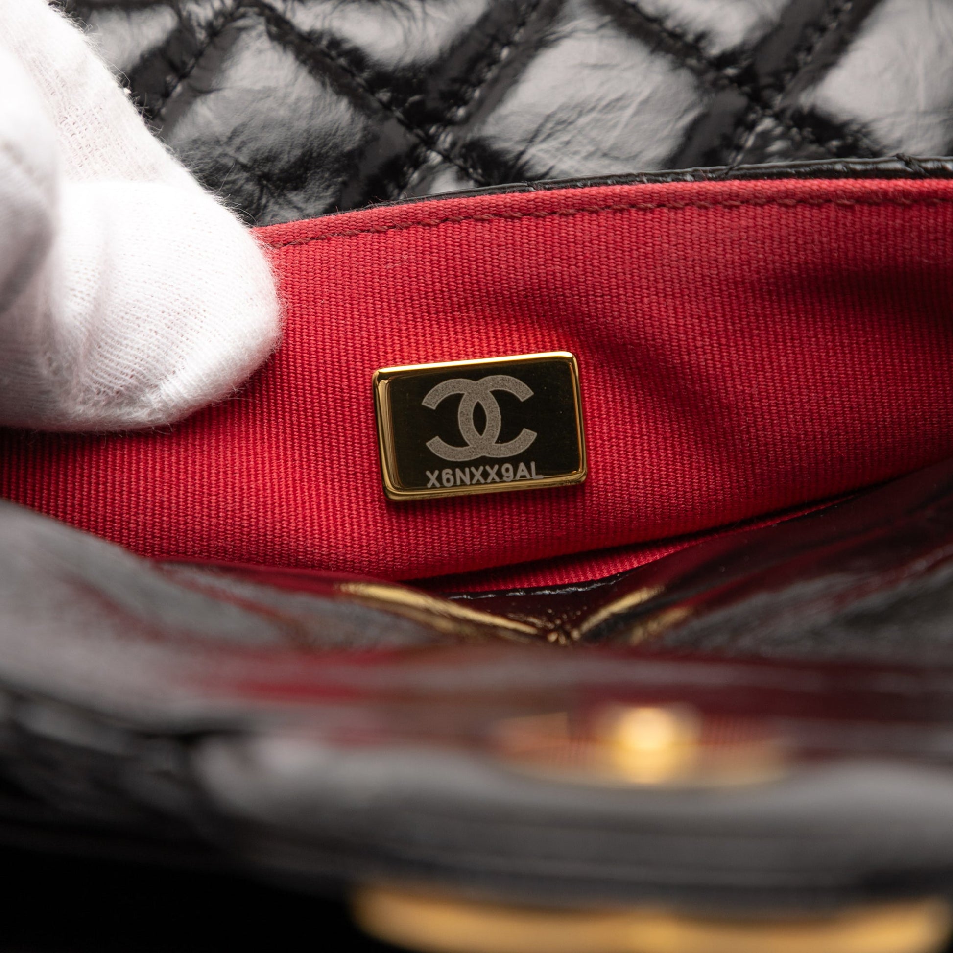 Chanel Medium Shiny Crumpled Calfskin Wavy CC Hobo
