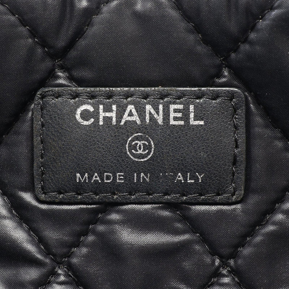 Chanel Medium Quilted Patent Double Stitch O Case Clutch — Black