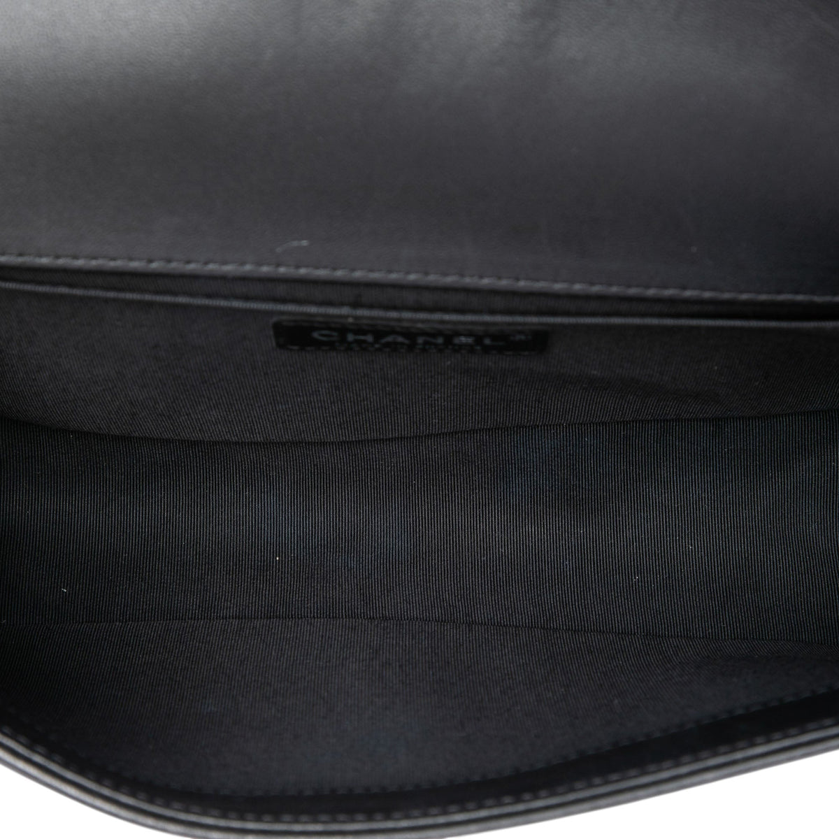 Chanel Old Medium Quilted Lambskin Boy Flap — Black