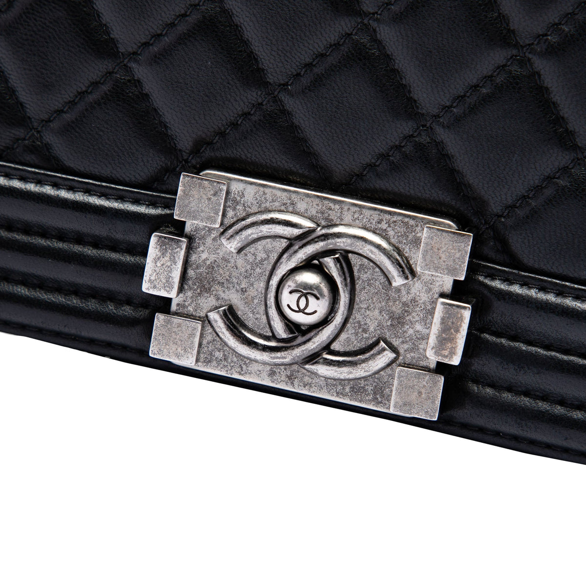 Chanel Old Medium Quilted Lambskin Boy Flap — Black