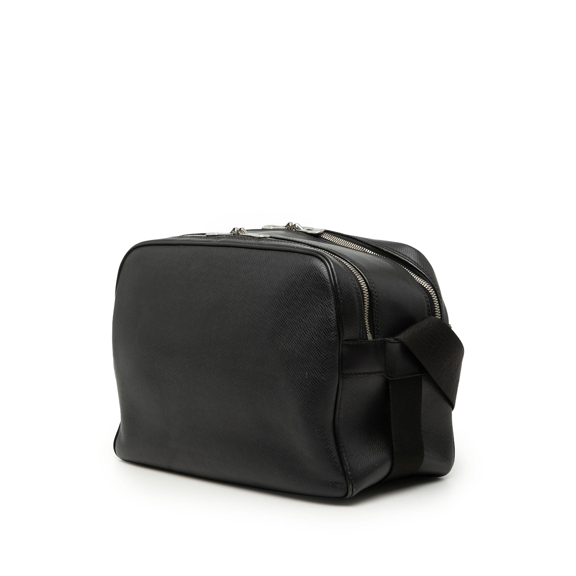 Louis Vuitton Taiga Reporter PM