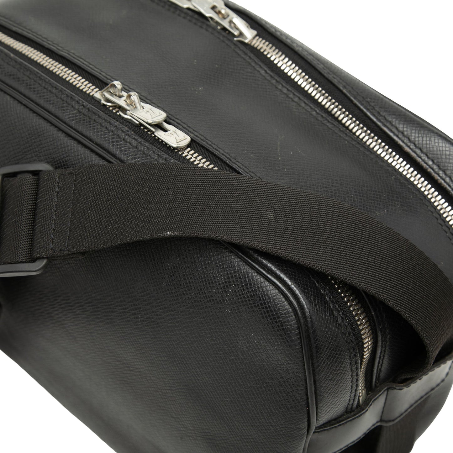 Louis Vuitton Taiga Reporter PM