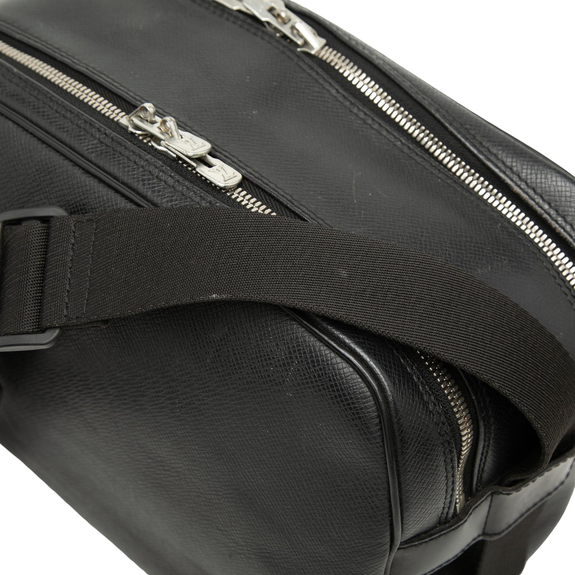 Louis Vuitton Taiga Reporter PM