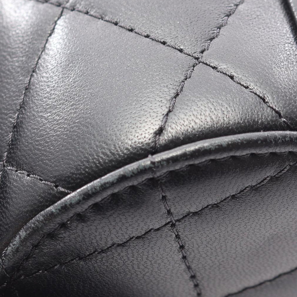 Chanel Mini Quilted Lambskin Round Vanity Case with Chain
