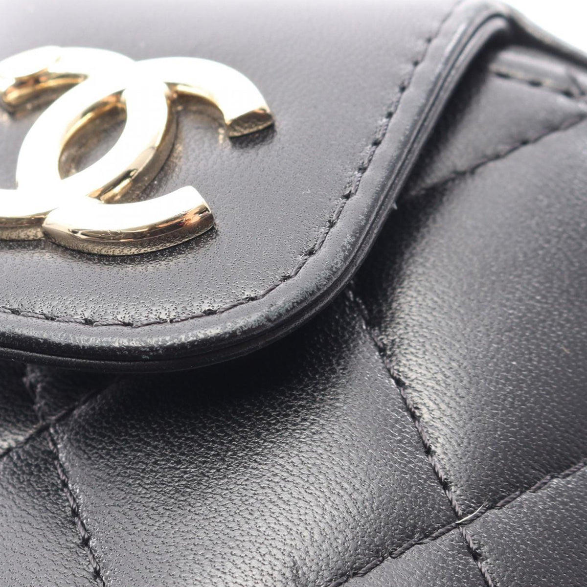 Chanel Mini Quilted Lambskin Round Vanity Case with Chain