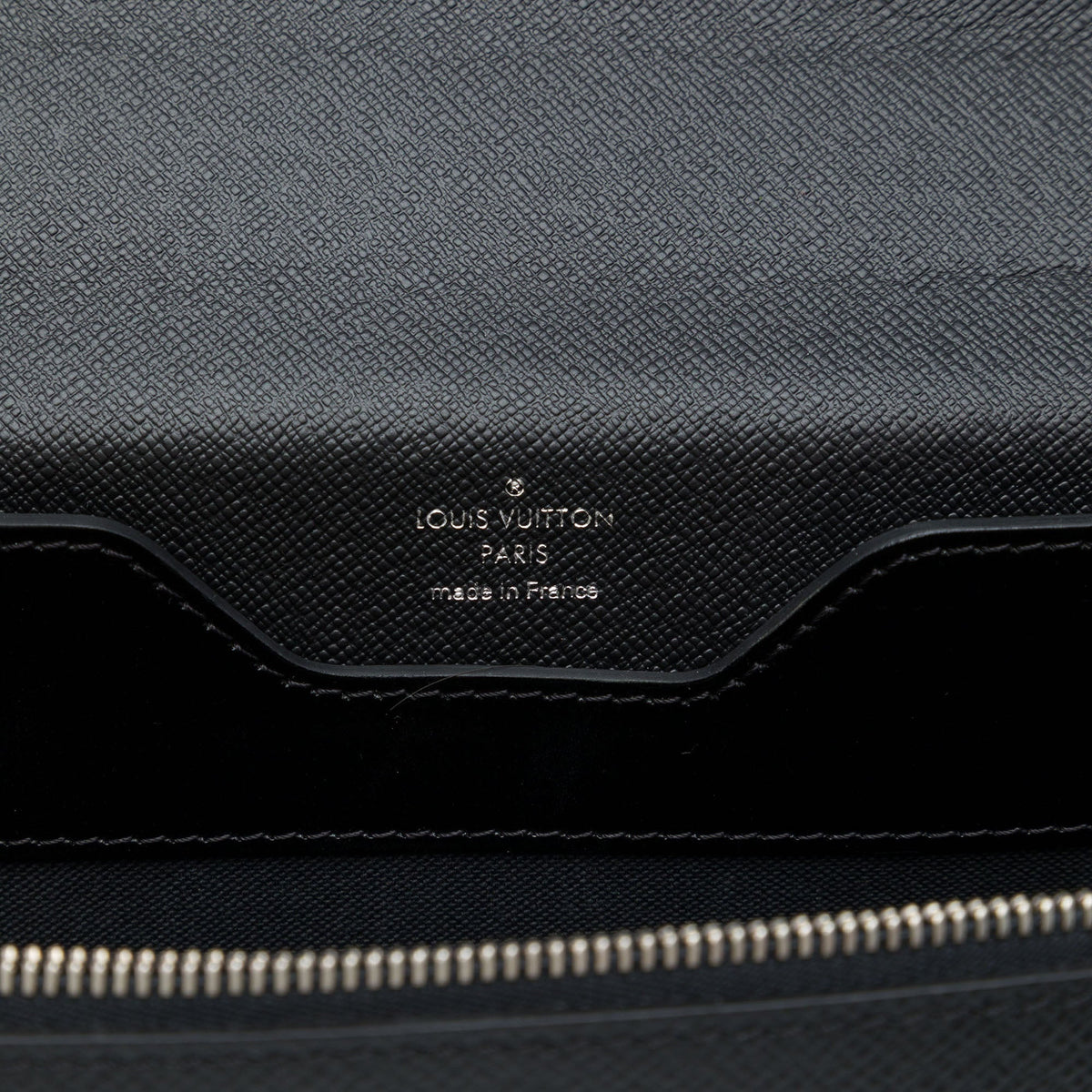 Louis Vuitton Taiga Neo Robusto 2 Briefcase — Black